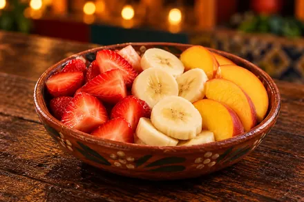 Fruta extra de fresa, plátano y durazno